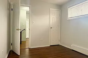 6911 N Ridge Blvd, Chicago, IL 60645 - Photo 9