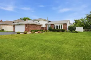 772 Wellington Pkwy, New Lenox, IL 60451 - Photo 1