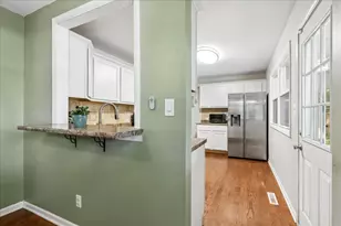 60 New Castle Ct, Crystal Lake, IL 60014 - Photo 7