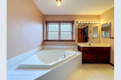 [Address not provided], Crystal Lake, IL 60014 - Photo 33