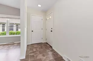 1815 Paddock Ct, Grayslake, IL 60030 - Photo 3