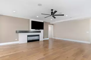 110 S Washington St, Naperville, IL 60540 - Photo 9