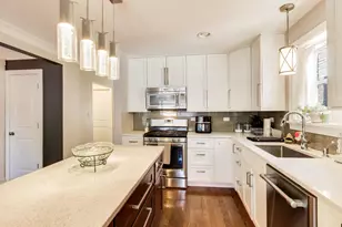 7028 W Melrose St, Chicago, IL 60634 - Photo 9