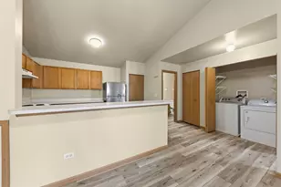 1457 McClure Rd, Aurora, IL 60505 - Photo 7