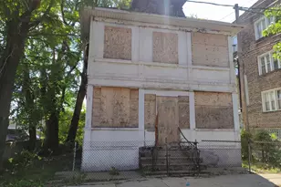 7909 S Essex Ave, Chicago, IL 60617 - Photo 3