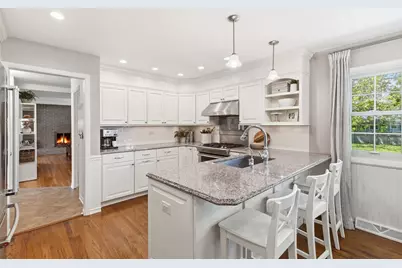 28W118 Hillview Drive, Naperville, IL 60564 - Photo 15