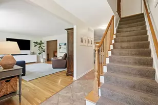 28W118 Hillview Dr, Naperville, IL 60564 - Photo 5