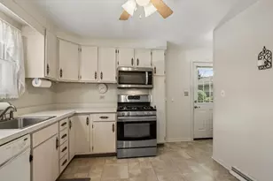 215 Brice Ave, Mundelein, IL 60060 - Photo 9