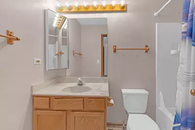 312 W Treehouse Lane, Round Lake, IL 60073 - Photo 19