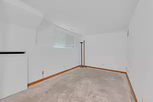 312 W Treehouse Ln, Round Lake, IL 60073 - Photo 23