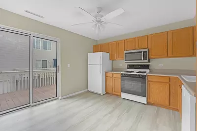 312 W Treehouse Lane, Round Lake, IL 60073 - Photo 15