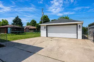 11824 S Leclaire Ave, Alsip, IL 60803 - Photo 3