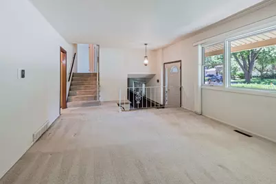 304 Dartmoor Drive, Crystal Lake, IL 60014 - Photo 5