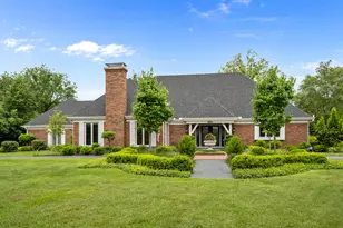 150 N Suffolk Ln, Lake Forest, IL 60045 - Photo 1