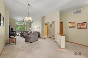 2258 Scott Ln, Aurora, IL 60502 - Photo 5