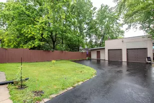 418 Lawn Ct, Waukegan, IL 60085 - Photo 25
