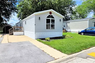 8 Berry Ln, Bourbonnais, IL 60914 - Photo 1