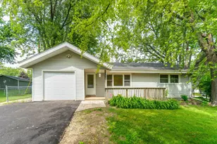200 S Beck Rd, Lindenhurst, IL 60046 - Photo 1