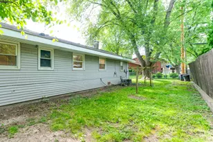 200 S Beck Rd, Lindenhurst, IL 60046 - Photo 25