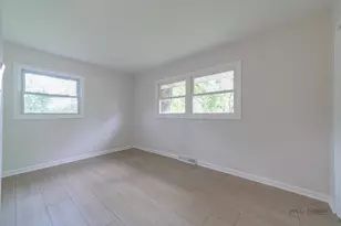 200 S Beck Rd, Lindenhurst, IL 60046 - Photo 15