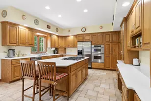 130 N Buckingham Dr, Sugar Grove, IL 60554 - Photo 7