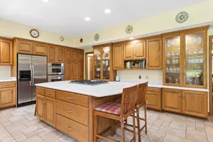 130 N Buckingham Dr, Sugar Grove, IL 60554 - Photo 9