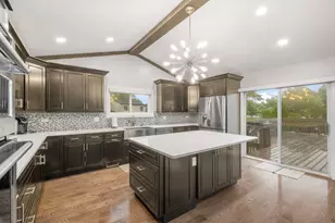 1260 Waterbury Ln, Roselle, IL 60172 - Photo 9