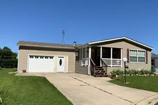 3 Maple Ln, Sandwich, IL 60548 - Photo 1
