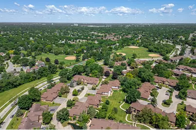 1753 Plymouth Court #B, Wheaton, IL 60189 - Photo 31