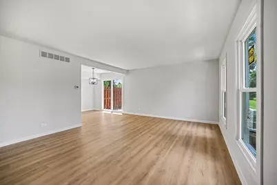 1801 Jamestown Circle, Hoffman Estates, IL 60169 - Photo 3
