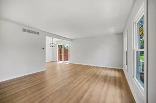 1801 Jamestown Cir, Hoffman Estates, IL 60169 - Photo 3