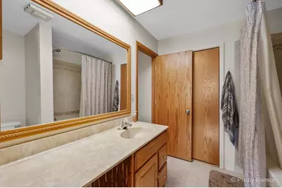 902 Oak Valley Drive, Cary, IL 60013 - Photo 17