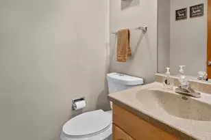 902 Oak Valley Dr, Cary, IL 60013 - Photo 5