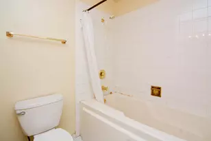 375 W Erie St, Chicago, IL 60610 - Photo 17