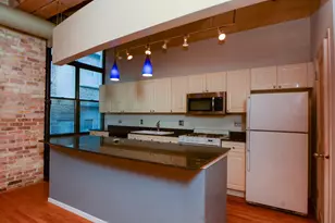 375 W Erie St, Chicago, IL 60610 - Photo 3