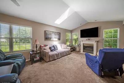 620 Chelsea Court, Elgin, IL 60123 - Photo 9