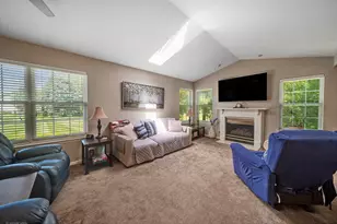 620 Chelsea Ct, Elgin, IL 60123 - Photo 9