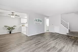 752 Gloucester Dr, Elk Grove Village, IL 60007 - Photo 5