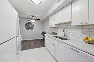 752 Gloucester Dr, Elk Grove Village, IL 60007 - Photo 9