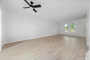 226 Elkhorn Ct, Bolingbrook, IL 60440 - Photo 7