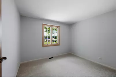 1033 Lowell Lane, Schaumburg, IL 60193 - Photo 17