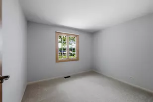 1033 Lowell Ln, Schaumburg, IL 60193 - Photo 17