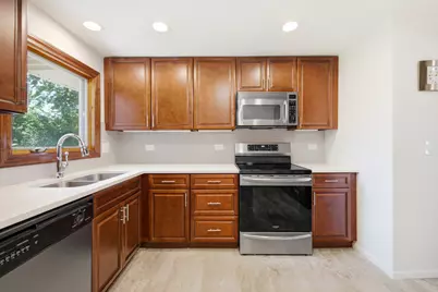 1033 Lowell Lane, Schaumburg, IL 60193 - Photo 9