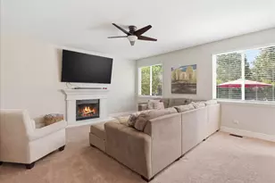 2850 Farmington Dr, Lindenhurst, IL 60046 - Photo 9