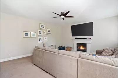 2850 Farmington Drive, Lindenhurst, IL 60046 - Photo 11