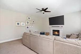 2850 Farmington Dr, Lindenhurst, IL 60046 - Photo 11