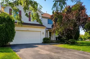 2850 Farmington Dr, Lindenhurst, IL 60046 - Photo 1