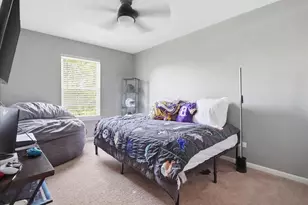 2850 Farmington Dr, Lindenhurst, IL 60046 - Photo 17