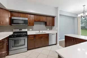 1175 Regency Dr, Schaumburg, IL 60193 - Photo 5