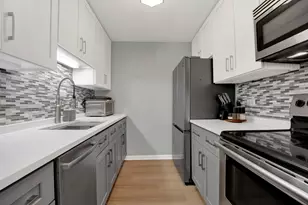 2740 N Pine Grove Ave, Chicago, IL 60614 - Photo 5